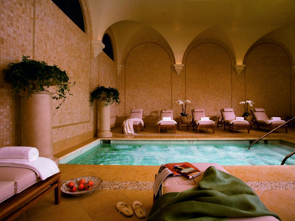 Local-Focus-Spa-Womens-Acqua-Colonnade-Courtesy-of-Pelican-Hill-web-1-1024x768.jpg